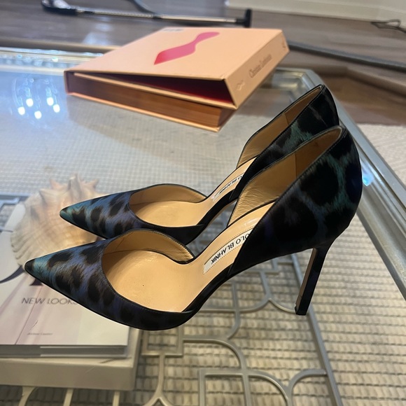 Manolo Blahnik D'Orsay Pointed blue and black print Pumps size 38 - Picture 2 of 5